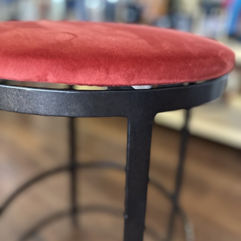 Swivel/metal Bartstools, Red Seats, Bronzed Metal Base<br />
25 inches tall, 16inch diameter seat,18 inch diameter at base<br />
Pick Up In Store Within 7 Days OF Purchase<br />
<br />
<br />
All Sales Are Final , No Returns<br />
<br />
Thank You For Shopping With Us:-)