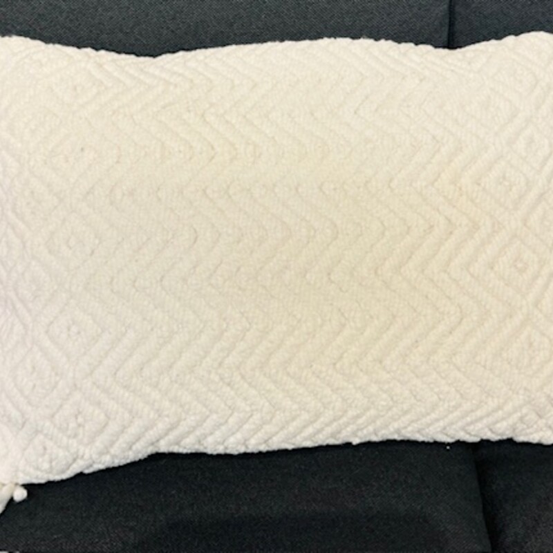 Zig Zag Tassel Sides Throw Pillow
White
Size: 18.5x14H