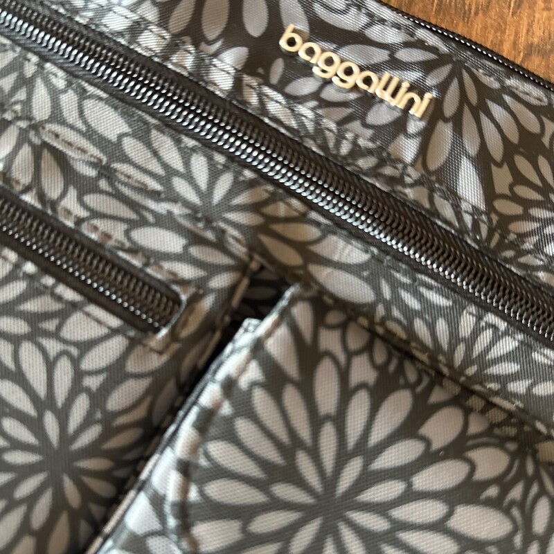 NWTBaggalini Everywhere Handbag GrayFloral Print<br />
New Tags Attached :$99.95<br />
Our Price ;$69.99<br />
<br />
All sales are final, No returns<br />
<br />
Shipping Is Available Or Pick Up In Store<br />
<br />
Thanks for shopping with us:-)
