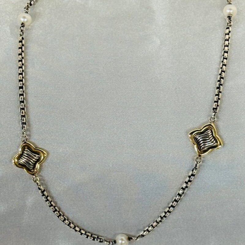 925 750 David Yurman Quatrefoil Necklace
Silver Gold White Size: 16L
750 = 18k gold