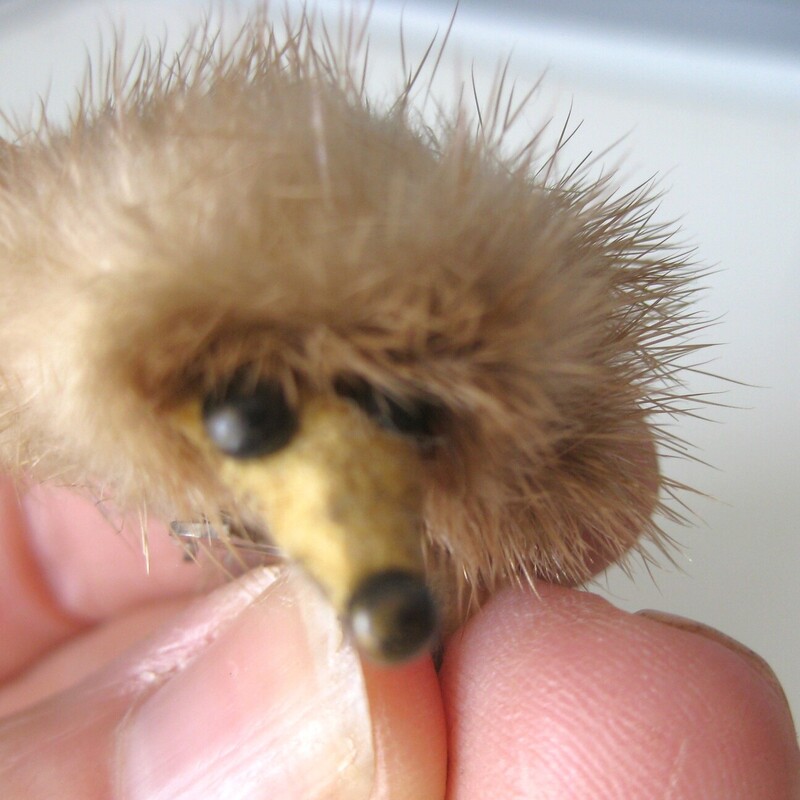 Hedgehog Sweater Clasp, Brown, Size: None<br />
Oh my goodness how cute are these little hedgehog sweater slips?<br />
connected with a silver 'pearl' enhanced chain they fasten firmly to your cardigans with clip on earring type fasteners.<br />
Fantastic gift for the elementary school teacher or librarian in your life.<br />
<br />
Enjoy.<br />
thanks for looking!<br />
76831