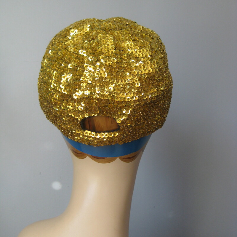 Sequin Cap, Gold, Size: None<br />
Super fun street style baseball cap completely covered in gold sequins.<br />
<br />
The center back has a bit of elastic so it should fit anyone.<br />
Fits me comfortably and my head is around 22 around (a little on the big side )<br />
great shape.<br />
thanks for looking!<br />
#74902