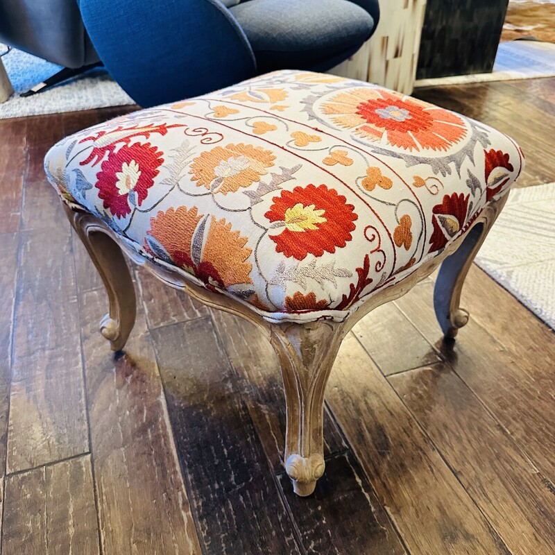 Pottery Barn Embroidered Stool

 Size: 21Wx21Lx15
