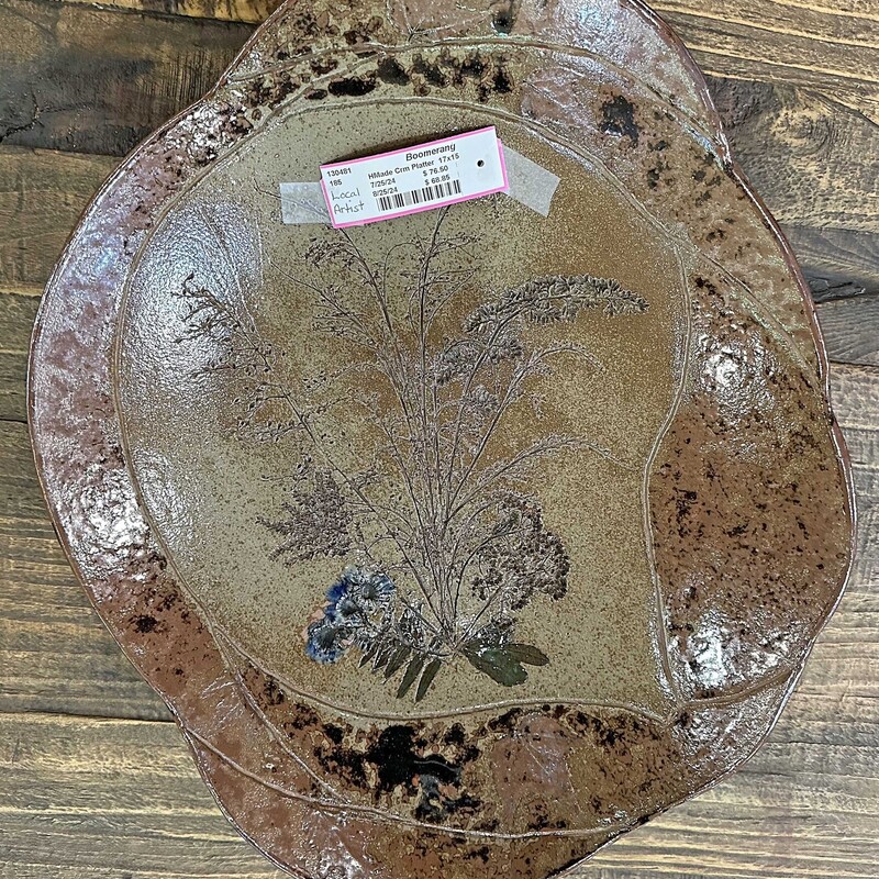 Hand Made Cermic Platter
Pressed Flower Design
Local Artist - Sandwich NH

Oven Proof To 400
17x15