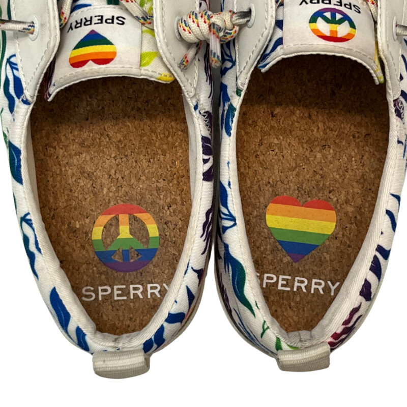 Sperry Slip On Sneakers<br />
Crest Vibe Design<br />
A Rainbow of Colors<br />
Size: 10