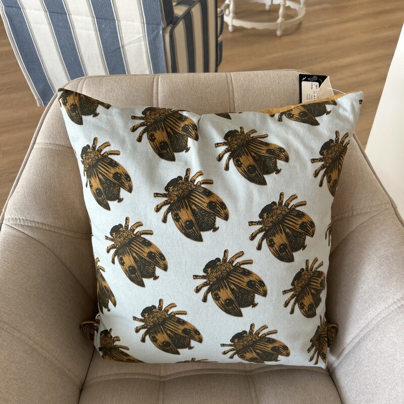 Bug & Cheetah Print Toss,<br />
Yellow/Light Blue,<br />
Size: 19 X 19 In