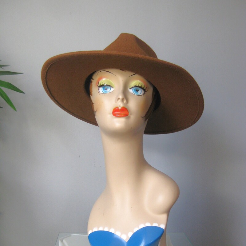 This is a fun western hat in warm medium brown.<br />
it's by Hadley Wren.<br />
It will fit a man or a woman with a large head.<br />
the interior hat band measures 23 1/8 around and it fitted with a nicely functional drawstring that you can use to fine tune the fit.<br />
You can see that it is hopelessly too big for my head model, she's about 20 around where the hat would sit.<br />
<br />
like new condition. basically new without tags.<br />
thanks for looking!<br />
#75210