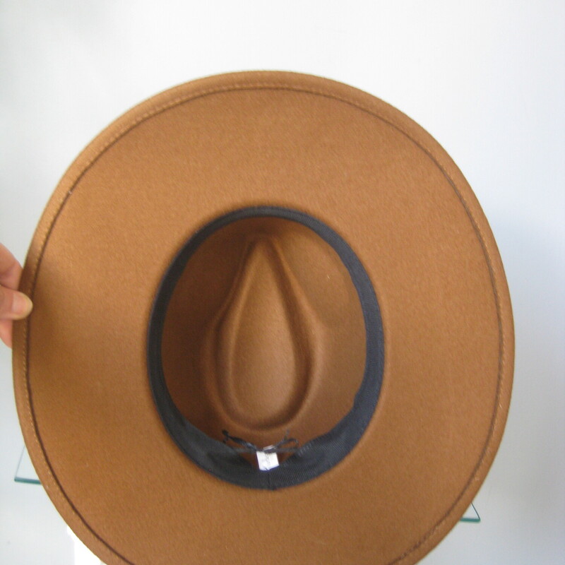 This is a fun western hat in warm medium brown.<br />
it's by Hadley Wren.<br />
It will fit a man or a woman with a large head.<br />
the interior hat band measures 23 1/8 around and it fitted with a nicely functional drawstring that you can use to fine tune the fit.<br />
You can see that it is hopelessly too big for my head model, she's about 20 around where the hat would sit.<br />
<br />
like new condition. basically new without tags.<br />
thanks for looking!<br />
#75210