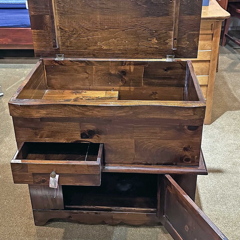 Pine Lift Top Commode
31 In Wide x 18.5 In Deep x 28 In Tall.