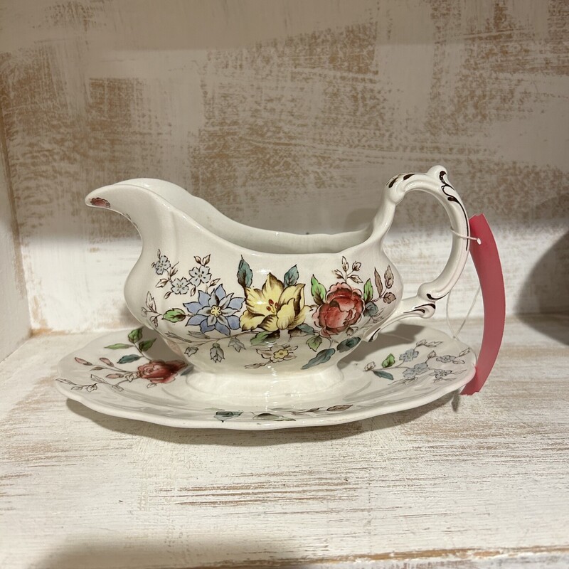 Booths Flowerpiece GravyBoat
 Size: 9x7x5
This Booths Flowerpiece gravy boat has an attached underplate and it is made in England  It is in very good condition