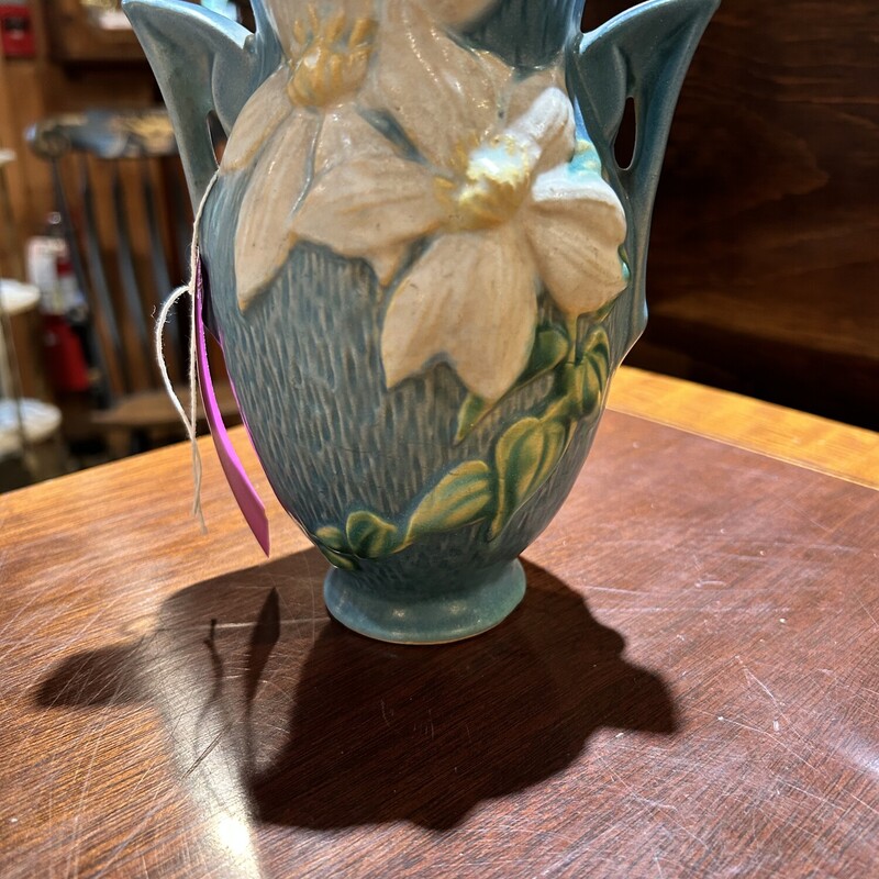 Roseville Clemantis Vase,<br />
Size: 8x7<br />
Vintage Roseville Vase 102 -4   It is in a lovely blue shade whith while clematis flowers on both sides.  It also has handles. It is in very good condition.