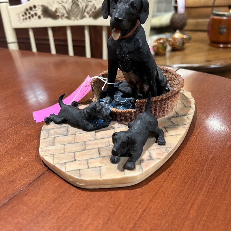 Black Lab W/Pups In Bed
Size: 8x6x6
Great black labrador figurine with mom and two pups .. Great gift for the lab lover in all of us.  In excellent condition; no cracks or chips