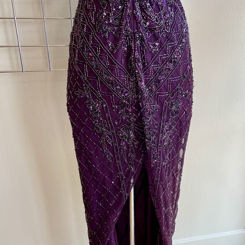 AdriannaPapellHalterGown, Eggplant, Size: 8<br />
Pick Up In Store Within 7 Days of Purchase<br />
OR<br />
Have it Shipped<br />
<br />
All Sales Are Final.<br />
No Returns.<br />
<br />
Thank You For Shopping With Us:-)