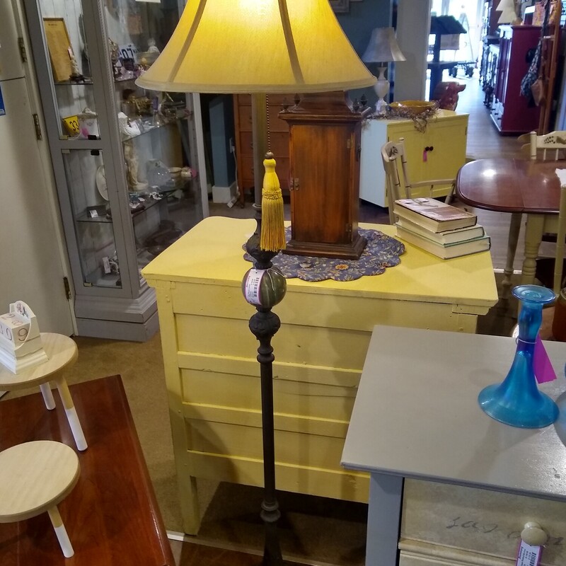 Vtg Floor Lamp

Vintage floor lamp with metal stand and base and marble like accent.

Size: 61 In Tall