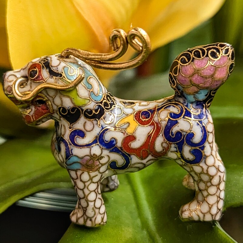 Cloisonne Enamel Foo Dog
White Gold Blue
Size: 2x2H