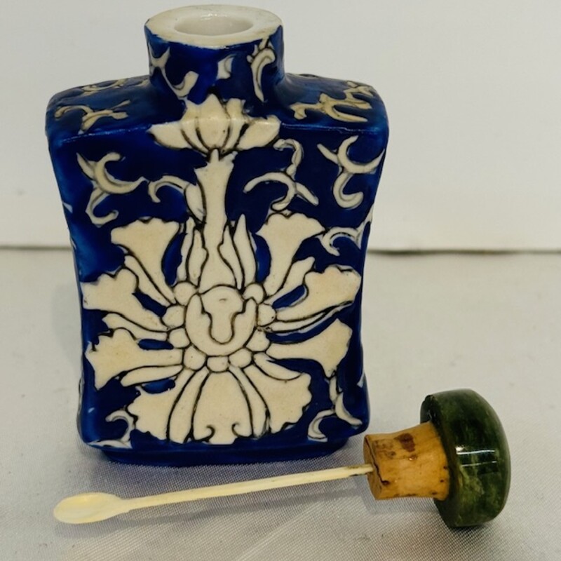 Chinese Snuff Bottle
Blue White Green
Size: 1.5x2.5H