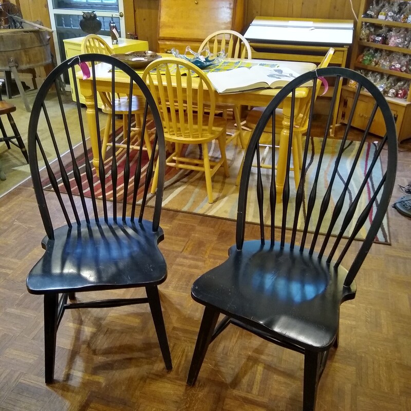 Black Windsor Chair

Distressed look black Windsor chair.

Size: 19 in wide X 18 in deep X 42 in high