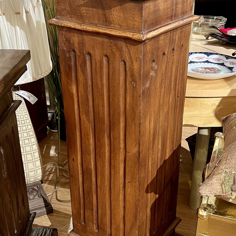 Indochine solid carved wood stand,
Size: 14x14x40