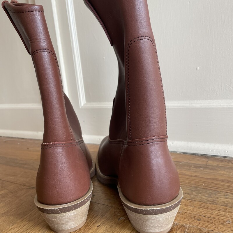 MainstreamLeatherBoot, Brown, Size: 9M<br />
<br />
Heavy and new!<br />
<br />
Pick Up In Store Within 7 Days of Purchase<br />
OR<br />
Have it Shipped<br />
<br />
All Sales Are Final.<br />
No Returns.<br />
<br />
Thank You For Shopping With Us:-)