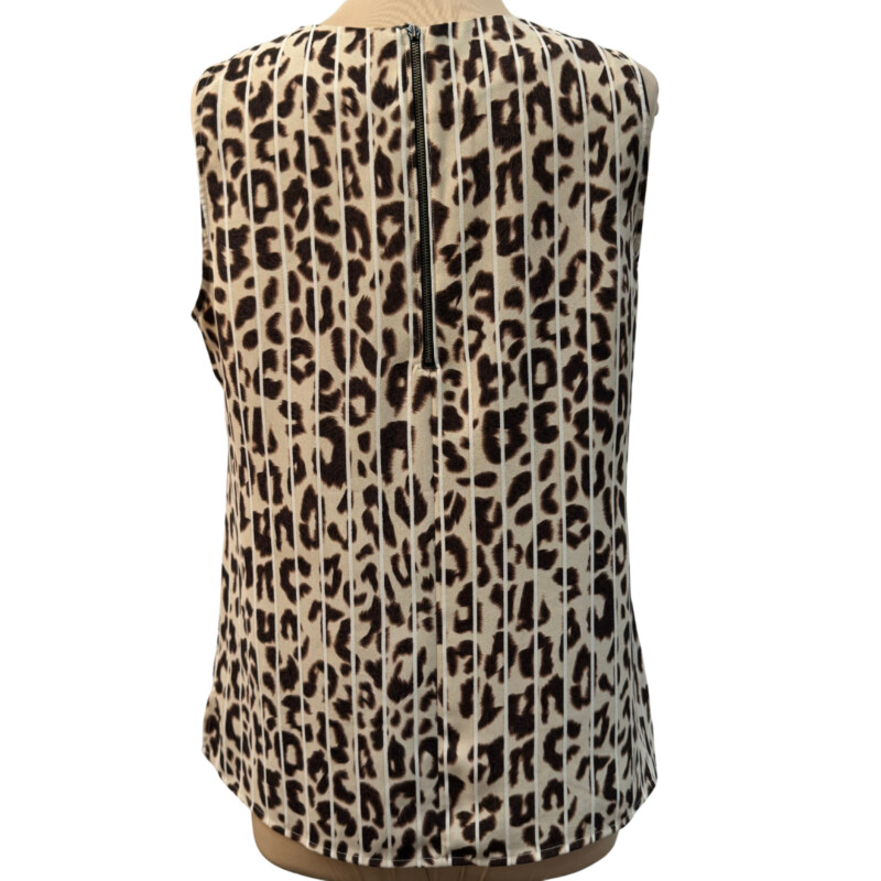 CAbi Ginger Leopard Sleeveless Blouse<br />
Cute Bow Detail on Front<br />
Size: Small