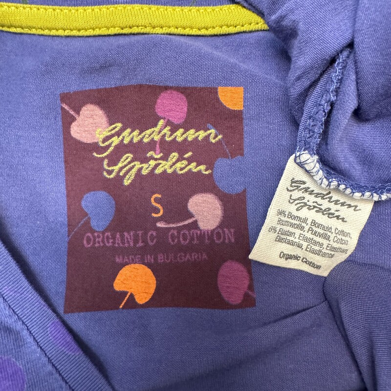 Gudrun Sjödén Dress<br />
Cherry Print With Pockets<br />
Organic Cotton Blend<br />
V-Neck with Long Sleeves<br />
Purple with Aqua, Moss and Navy<br />
Size: Small