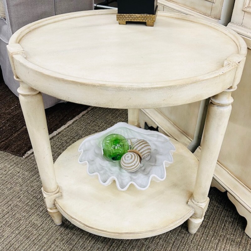 Lexington Phoebe Lamp Table
Cream Size: 25 x 26H
Retails: $949
2 matching curios sold separately