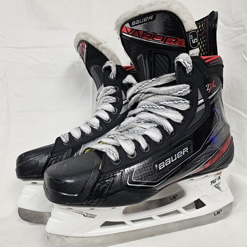 Bauer Vapor 2X Hockey Skates, Skate Size: 5 EE (wide), Shoe Size 6, Features YUUK Lightspeed Edge quick release blade system. Pre-owned in Great Condition!