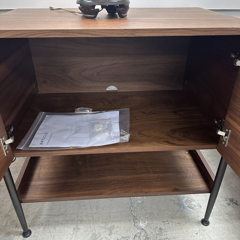 2 Door Cabinet, Walnut<br />
Size: 30x20x30