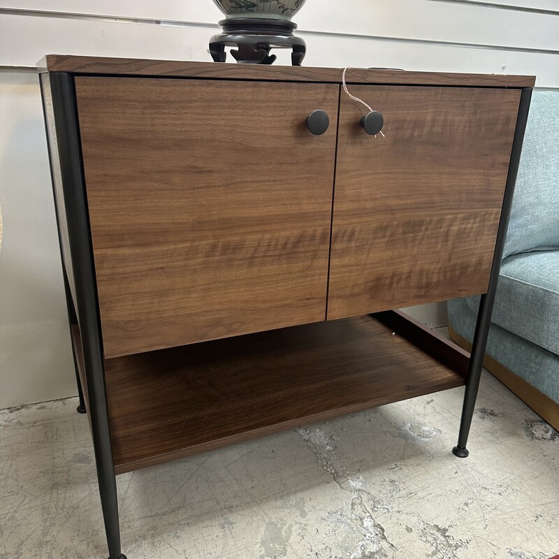 2 Door Cabinet, Walnut<br />
Size: 30x20x30