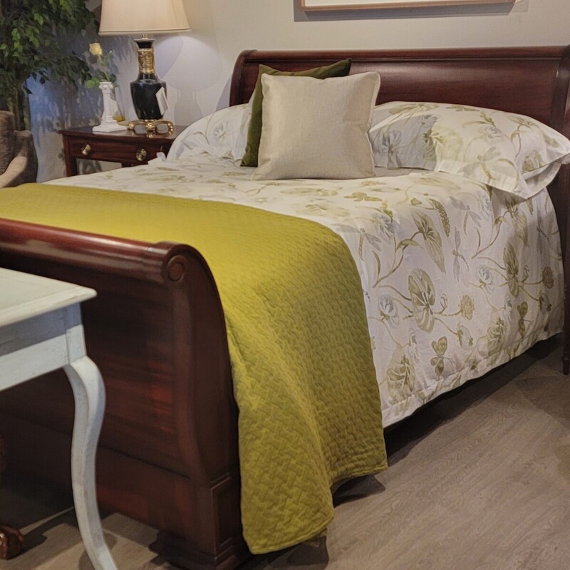 Baker Sleigh Bed

Size: 66Wx46Hx90L