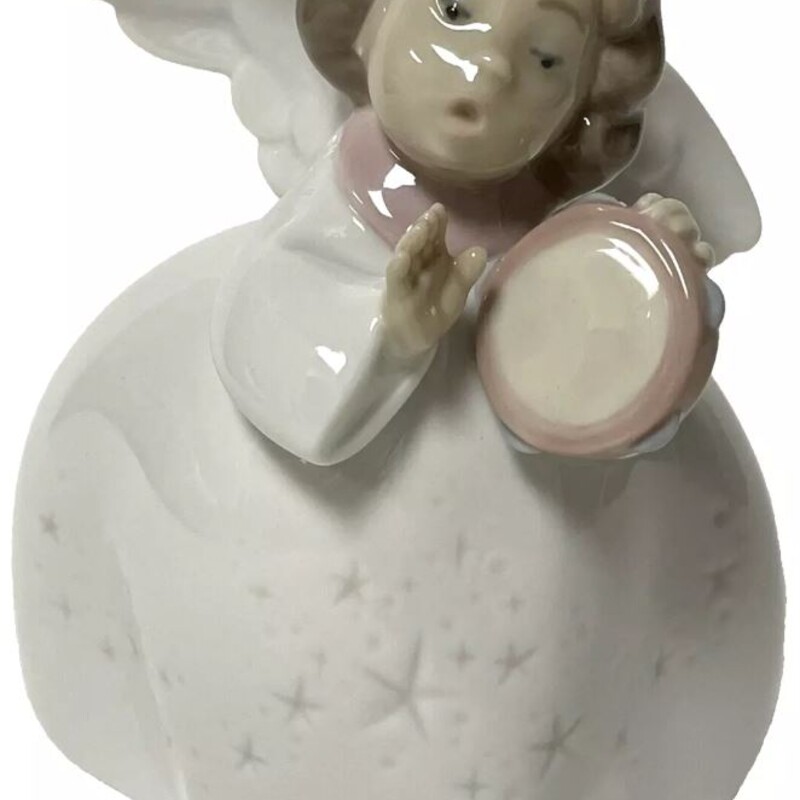 Lladro Angel With Tambourine
White Blue Pink Size: 4 x 5H
#6530