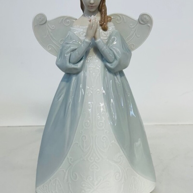 Lladro Celestial Scent Angel
White Blue Pink Size: 6 x 9H
Retails: $265
#6691