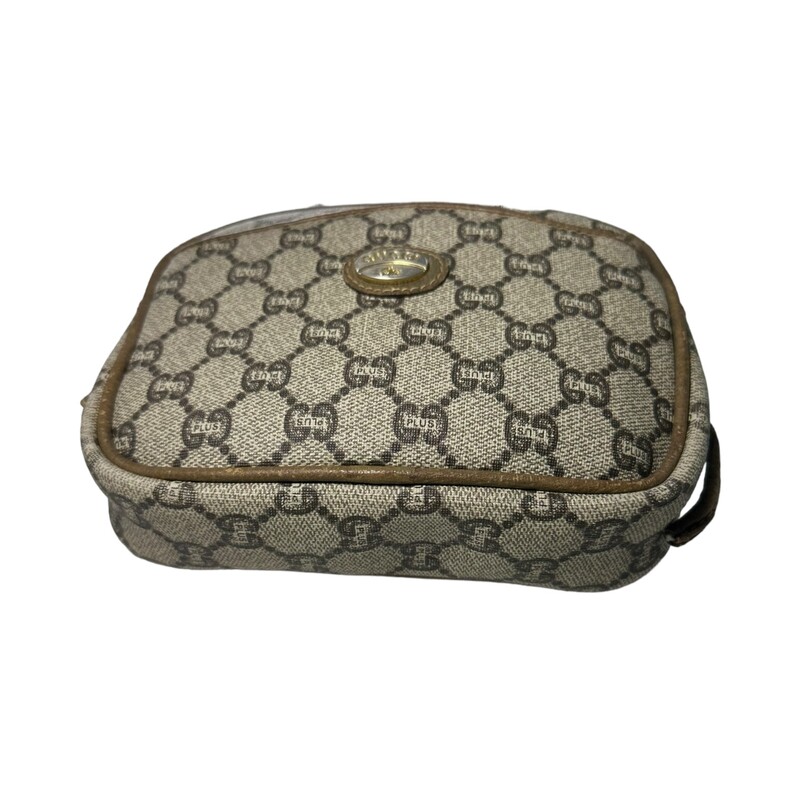 Gucci GG Vintage Plus Monogram<br />
<br />
Light Vintage Smell<br />
<br />
Small tear on the leather strap