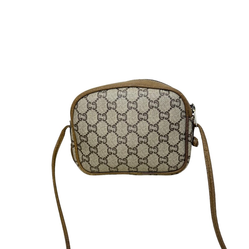 Gucci GG Vintage Plus Monogram<br />
<br />
Light Vintage Smell<br />
<br />
Small tear on the leather strap