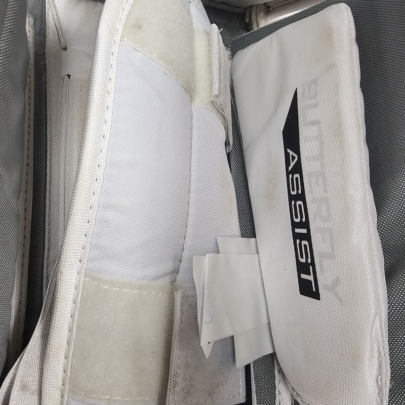 Bauer GSX Goalie Leg Pads<br />
Intermediate Medium<br />
31in.+<br />
pre-owned