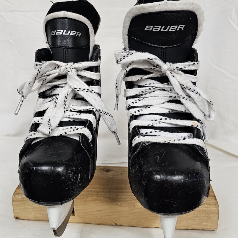 Bauer Supreme One.4 Youth Hockey Skates, Skate Size: Y12, Show size Y13, pre-owned