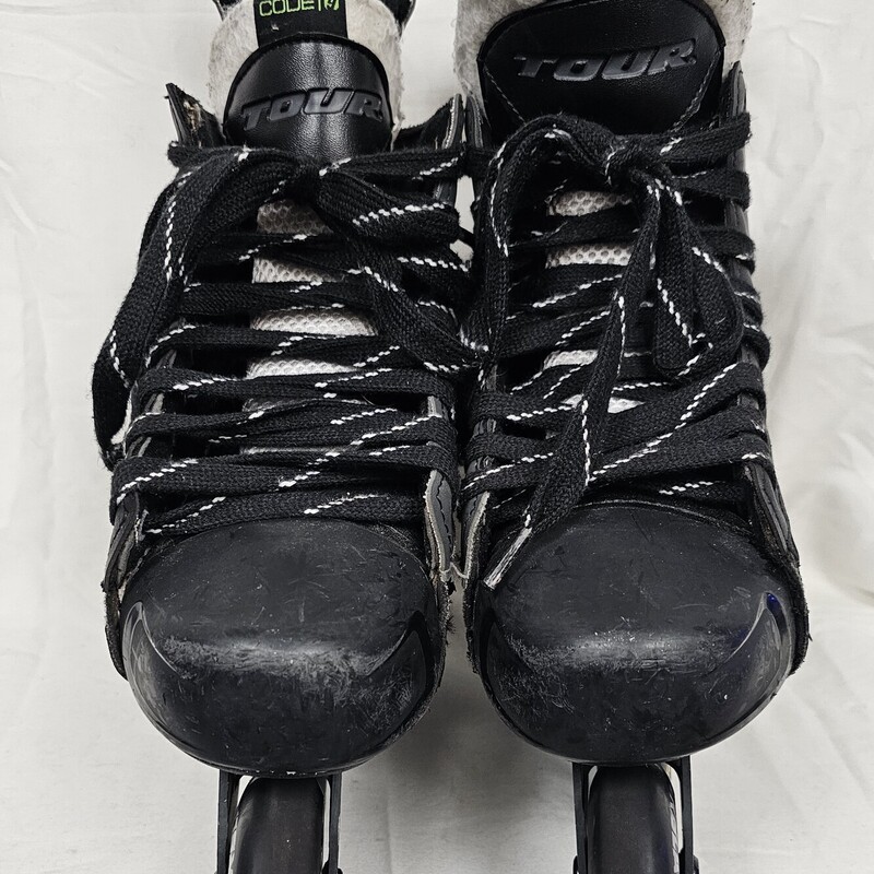 Tour Code 9 Roller Hockey Inline Skates, Skate Size: 7, pre-owned