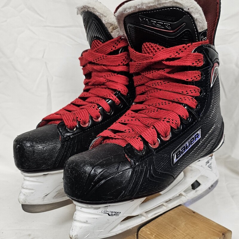 Bauer Vapor X700 Junior Hockey Skates, Skate Size: 3, Shoe Size 4, pre-owned