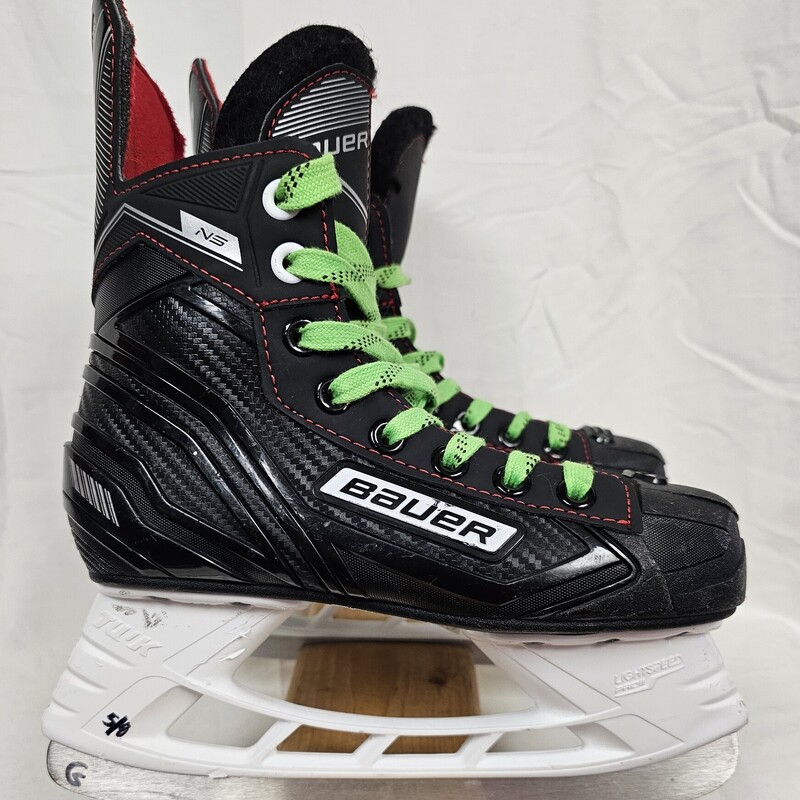 Bauer NS Junior  Hockey Skates, Skate Size: 1, Show Size 2, pre-owned