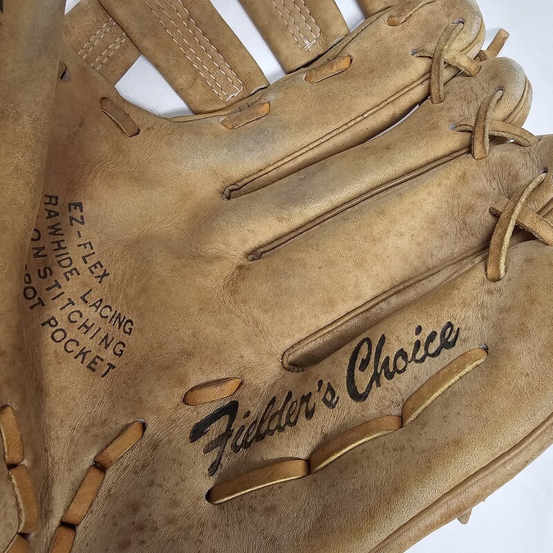 Spalding Fielders Choice Baseball Glove, RHT Right Hand Throw, Size: 12in. Pre-owned & Broken in!