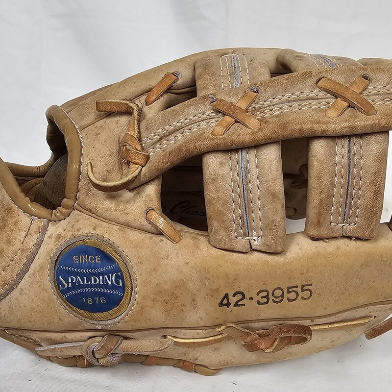 Spalding Fielders Choice Baseball Glove, RHT Right Hand Throw, Size: 12in. Pre-owned & Broken in!