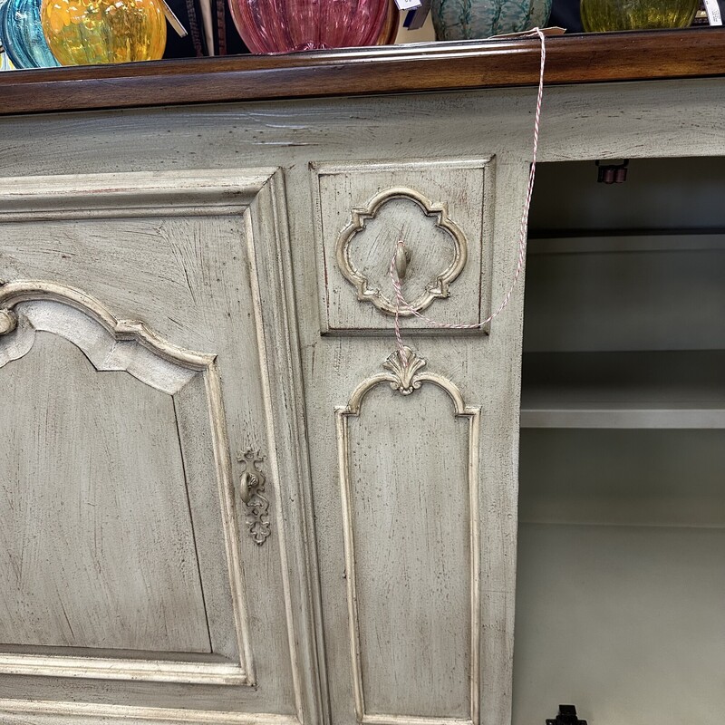 French Provincial Credenza, Sage Green and Brown<br />
Size: 60x18x36