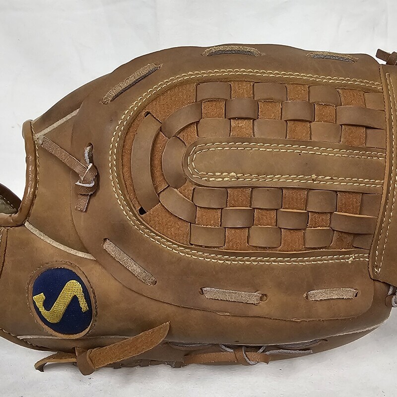 Spalding Stadium Series Baseball Glove, Right Hand Throw, Size: 11in, pre-owned in excellent shape!