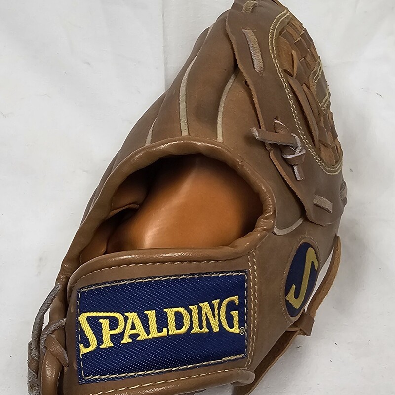 Spalding Stadium Series Baseball Glove, Right Hand Throw, Size: 11in, pre-owned in excellent shape!