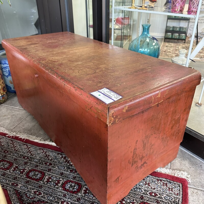 Lane Cedar Chest and key, painted red... vintage.
Size: 43x18x19