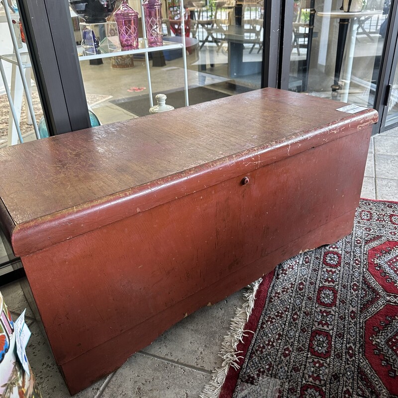 Lane Cedar Chest and key, painted red... vintage.
Size: 43x18x19