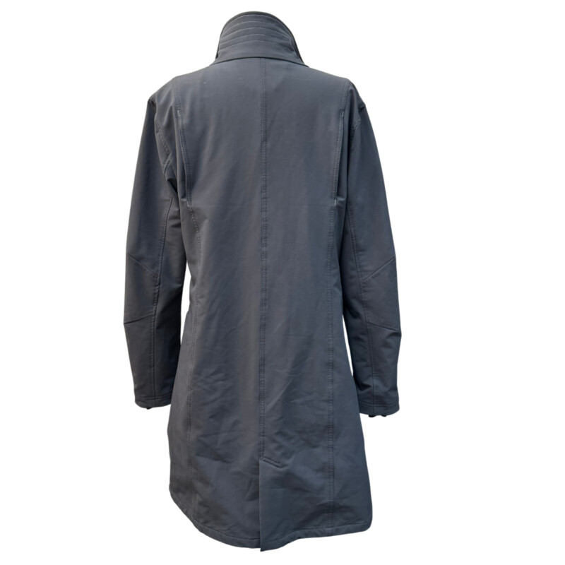 Title 9 Long Jacket<br />
Zipper and Button Closure<br />
Color: Gray<br />
Size: Medium