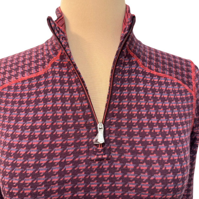 Smartwool Longsleeve Top
Merino Wool
1/4 Zip
Houndstooth Pattern
Burgandy and Red
Size: XS