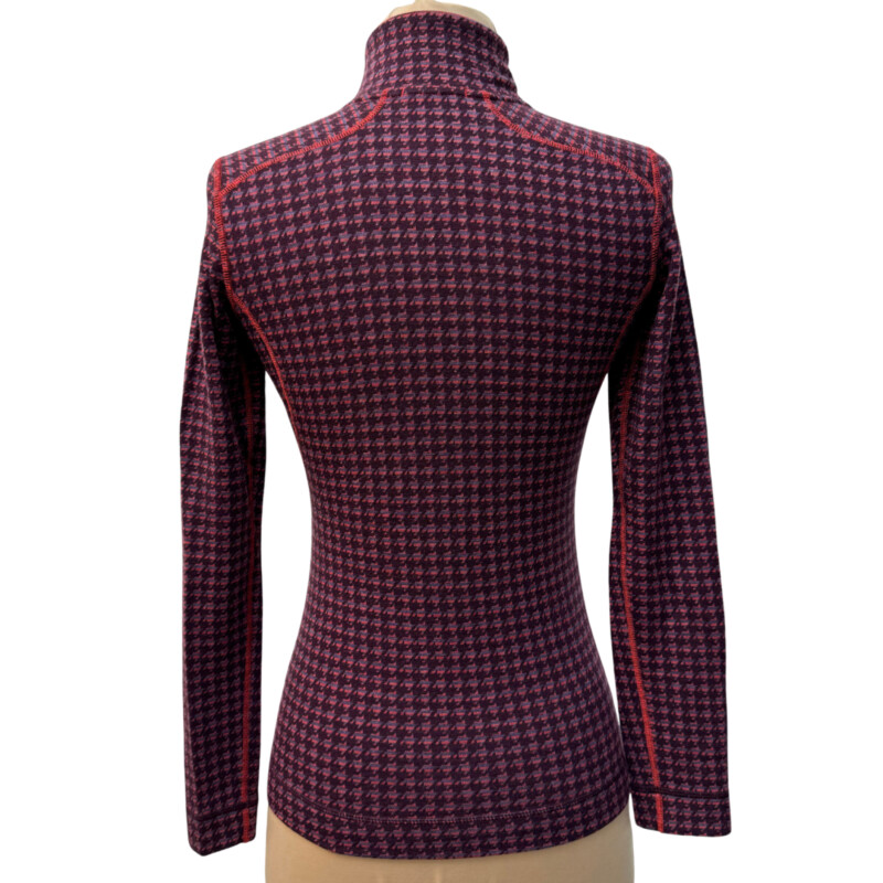 Smartwool Longsleeve Top<br />
Merino Wool<br />
1/4 Zip<br />
Houndstooth Pattern<br />
Burgandy and Red<br />
Size: XS