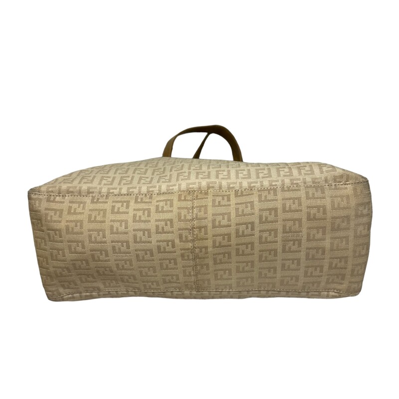 Fendi Zucca Tote
Tan Canvas Fabric logo
Code: 2111.8BH138-LPN.058
Some wear on handles